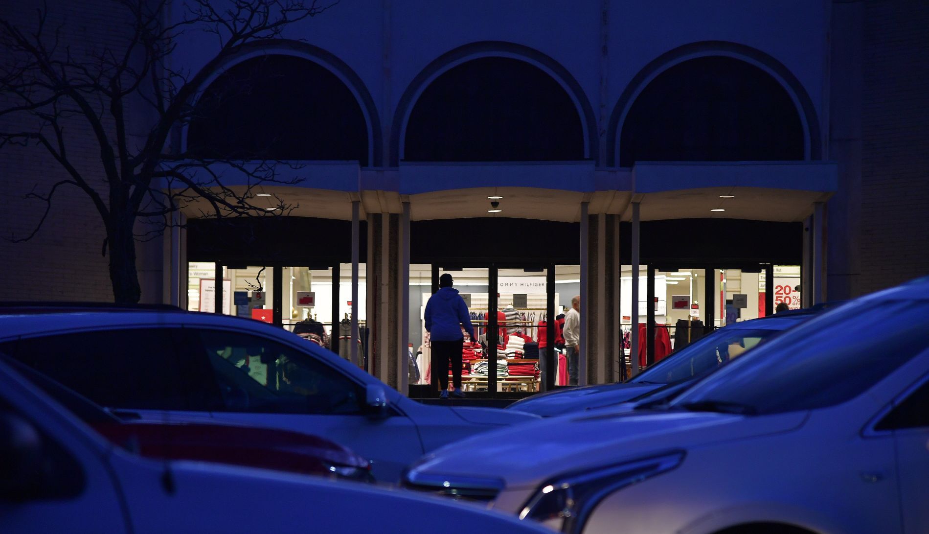 Black Friday Christmas shoppers